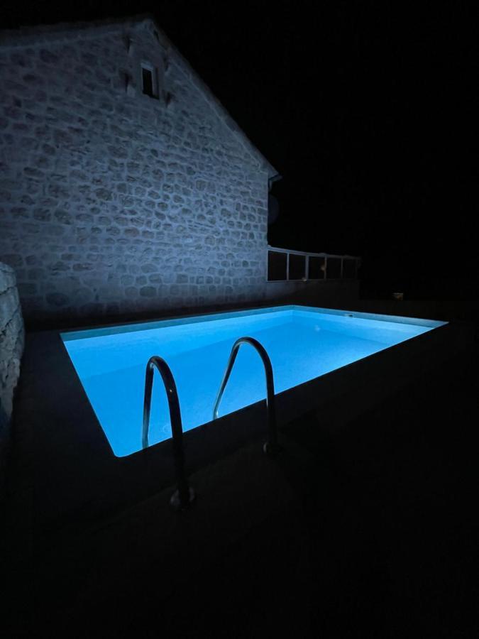Villa Pul Risan Exteriér fotografie