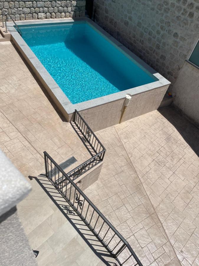 Villa Pul Risan Exteriér fotografie