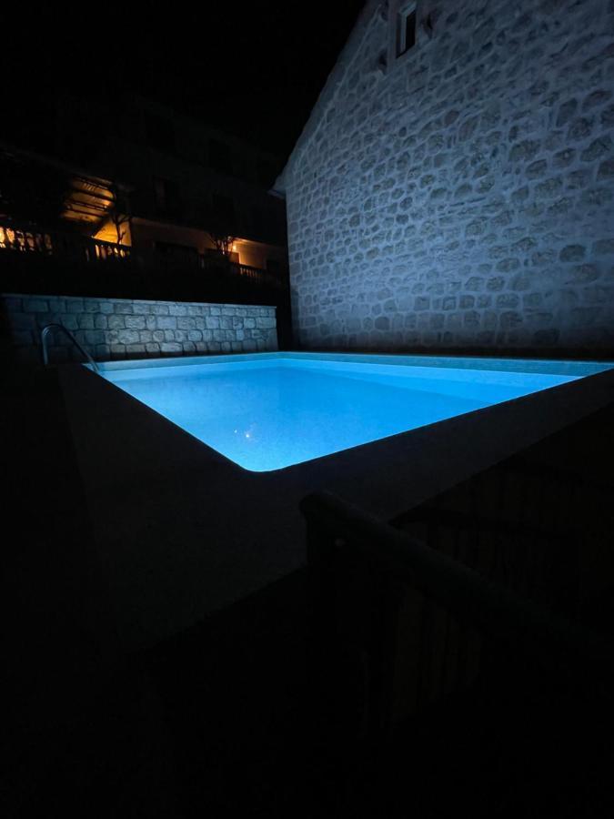 Villa Pul Risan Exteriér fotografie