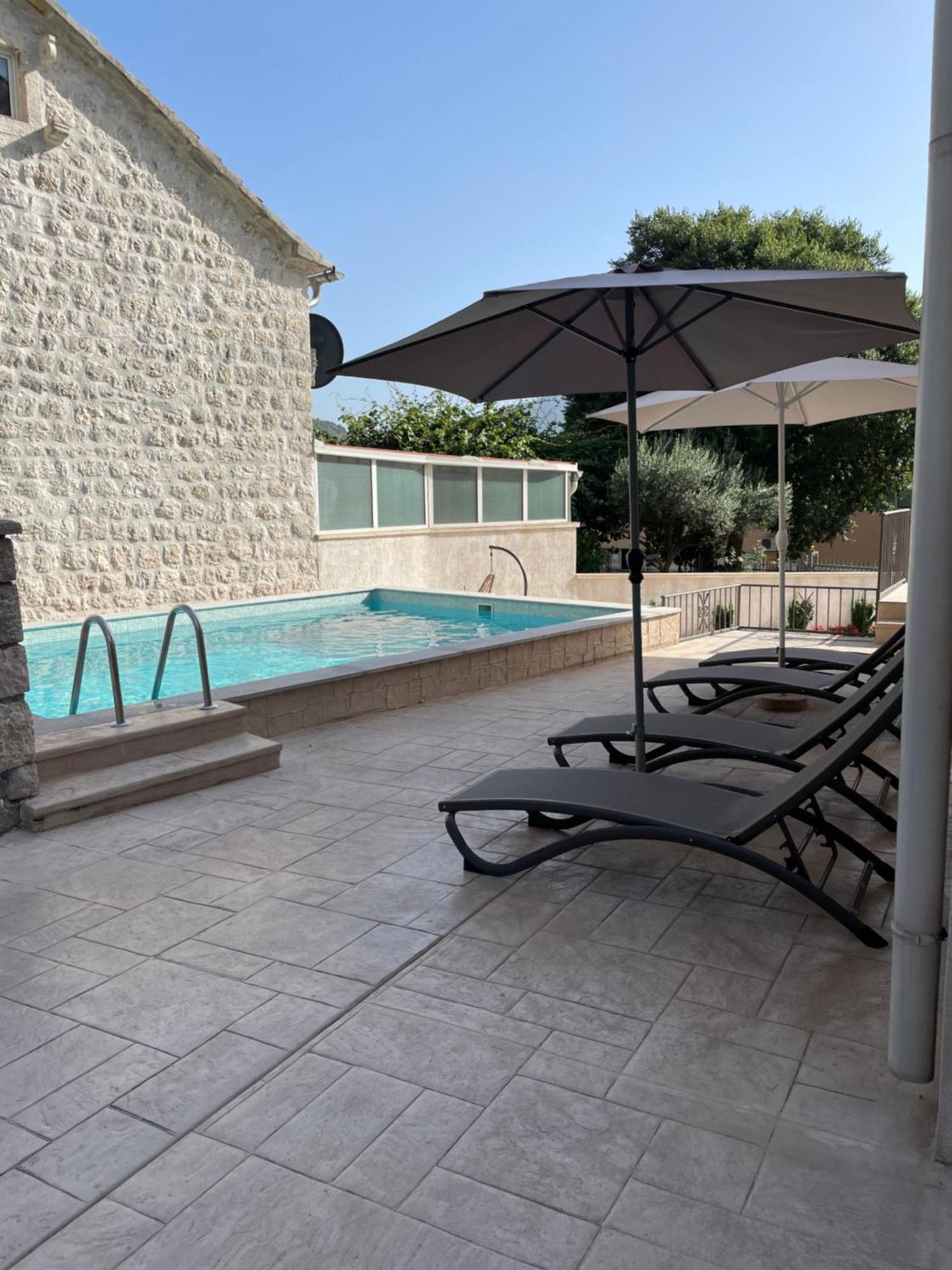 Villa Pul Risan Exteriér fotografie